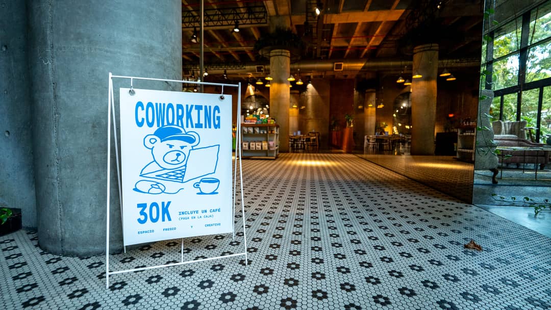 Kromě kavárny je možné využít i Coworking center, jen za 30 000 COP.