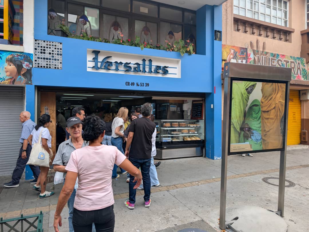 Salón Versalles on the Junín pedestrian street. It opened in 1961 and Borges came here.