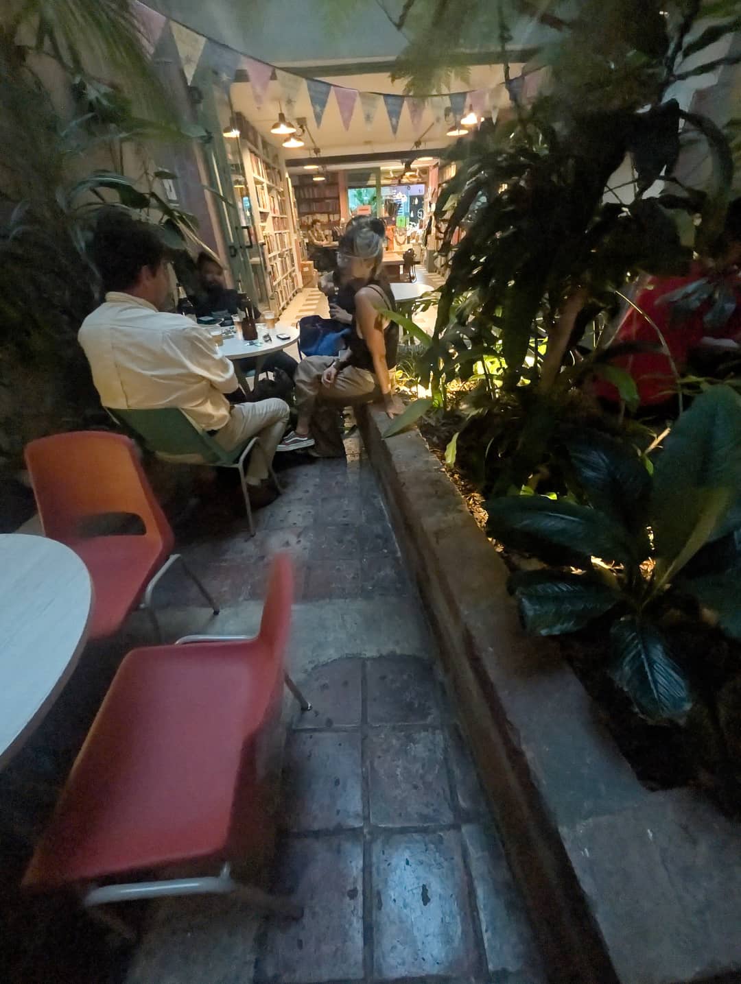 Seats among the plants in the courtyard.