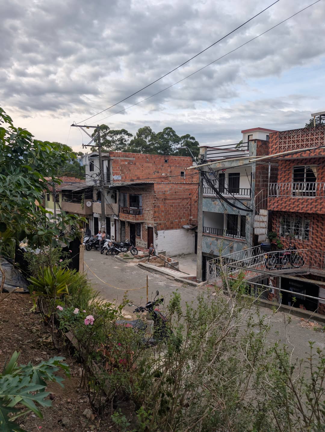 Brick, cables and motorbikes. Comuna 8 in the afternoon.