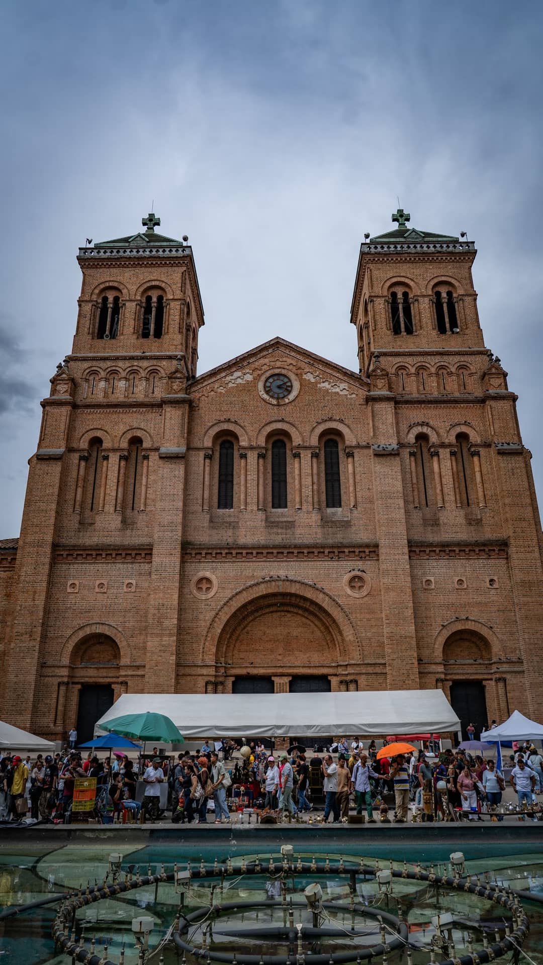 The cathedral above the tents of the San Alejo market.