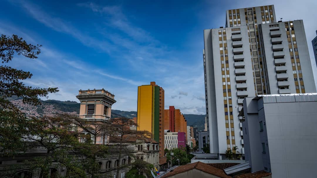 Roofs of the centre: a republican facade, a tower of coloured panels, high rises.