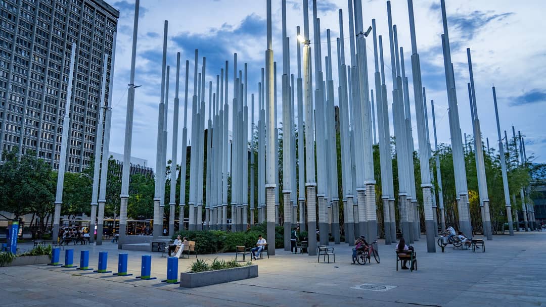 Parque de las Luces: three hundred concrete poles where the old market stood.