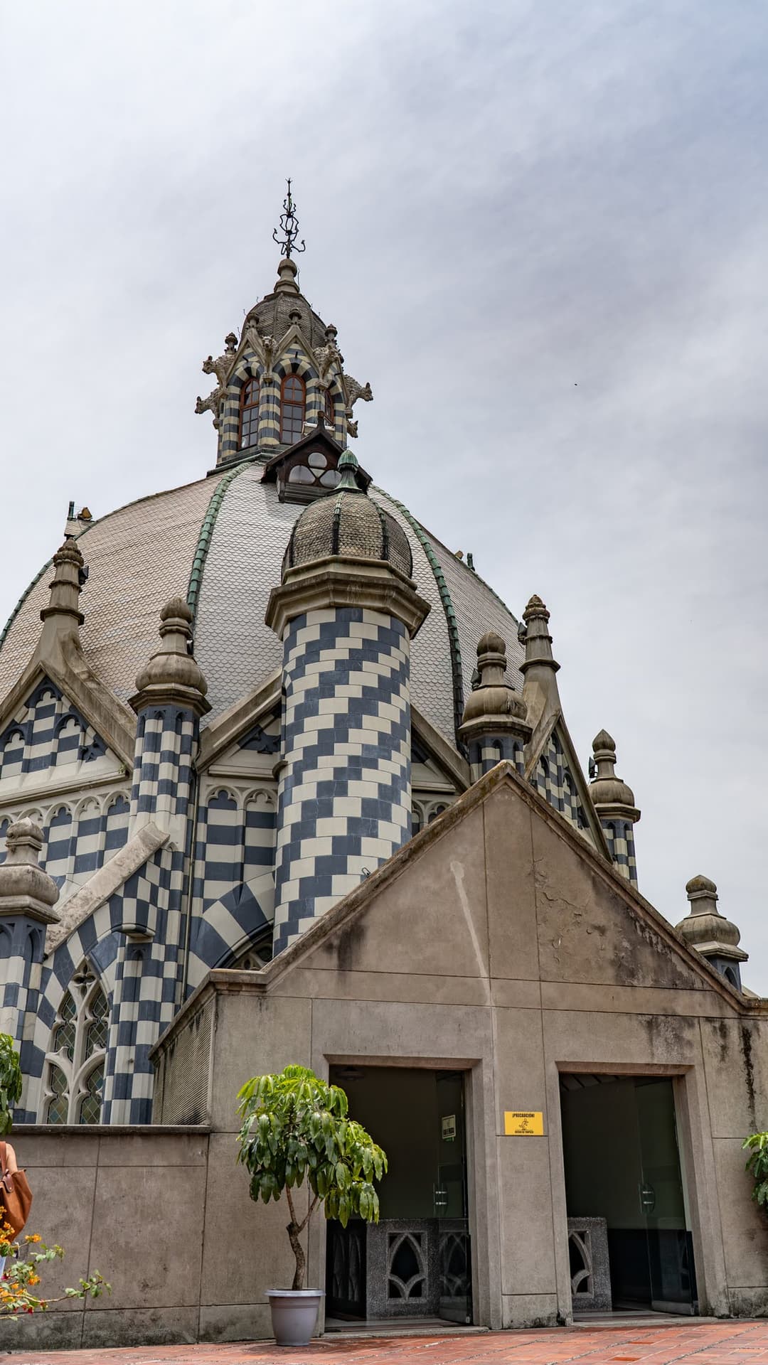 The dome up close. First time past, people look for the church door.