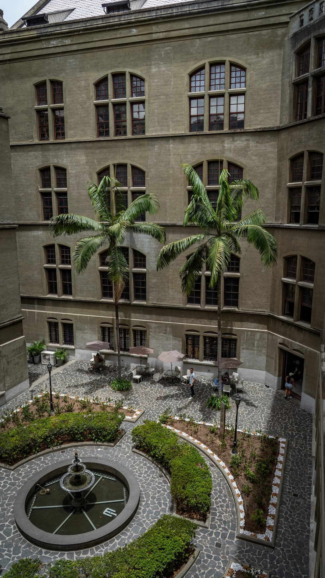 The second courtyard, with its fountain.