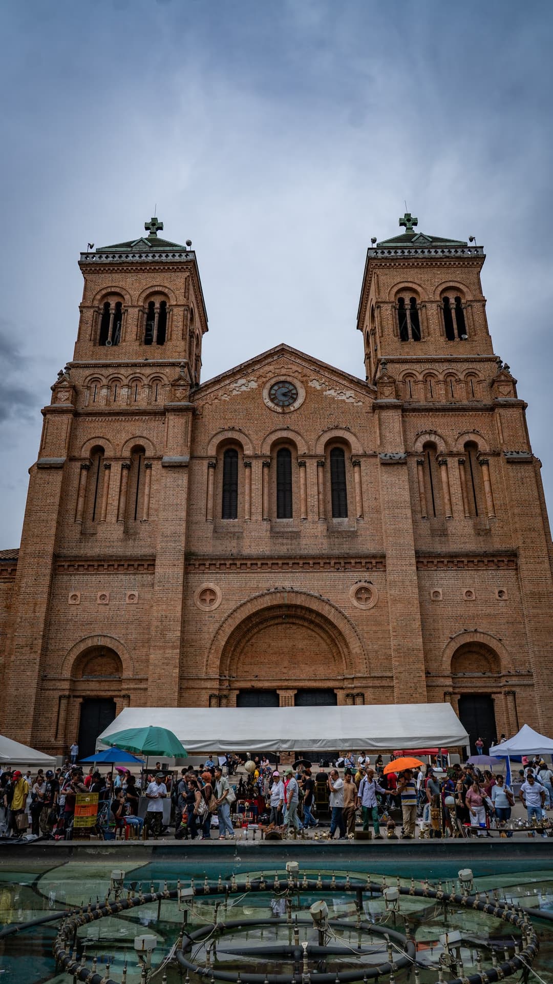 The cathedral above the tents of the San Alejo market.