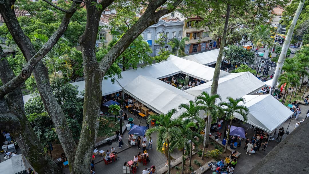Festival arepy na Plazuele de San Ignacio, shora.
