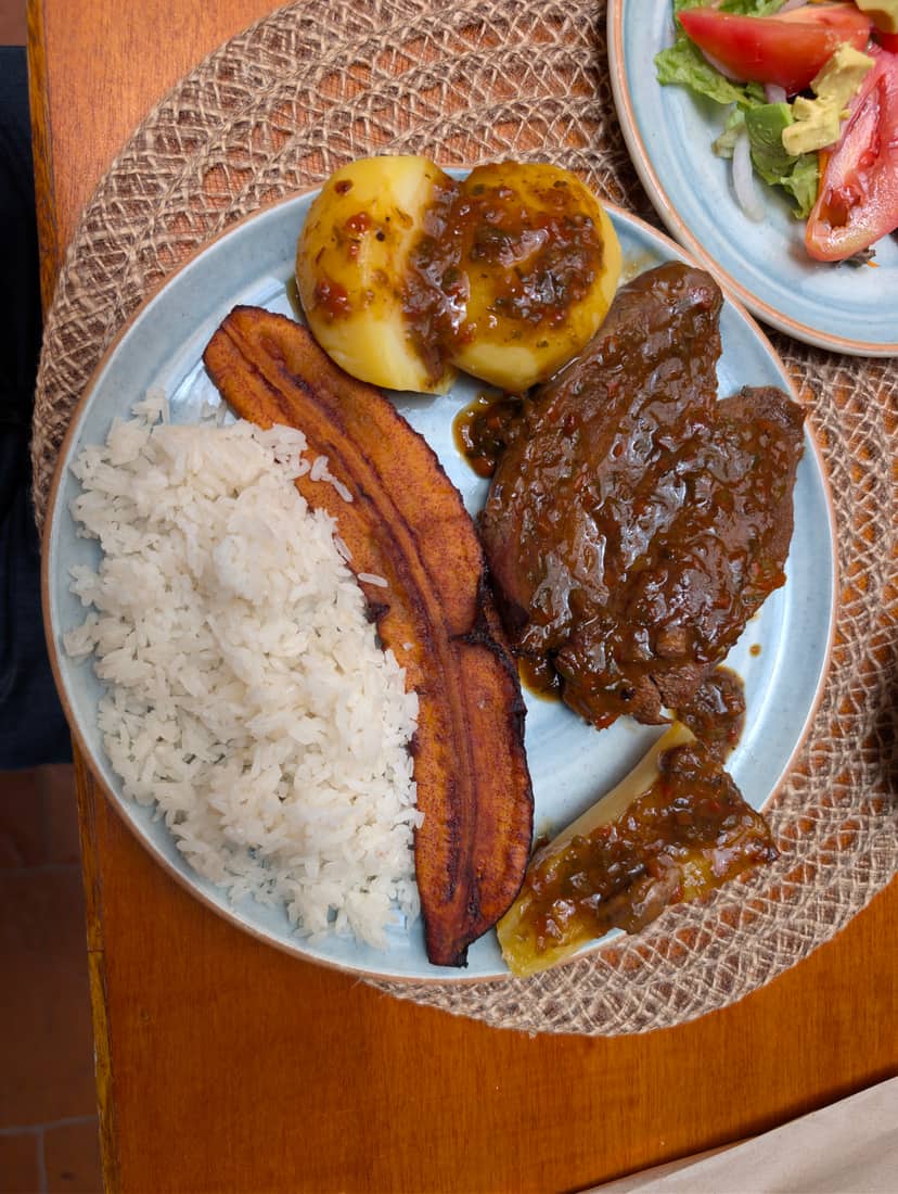 Lengua en salsa